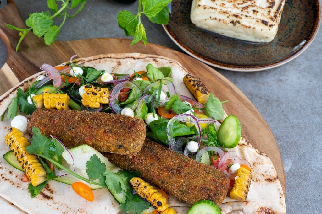 Halloumipuikot flatbreadilla